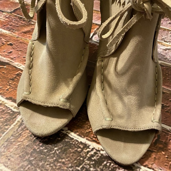EUC 10 Crosby Derek Lam Open Toe Booties SZ 9 - Picture 4 of 9
